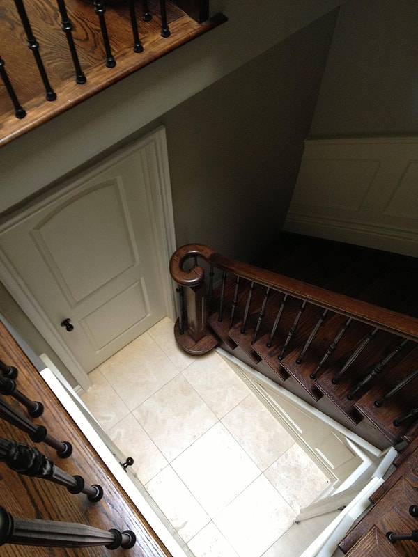 5. Эта лестница в подвал как бы намекает, что жизнь вообще сложная штука