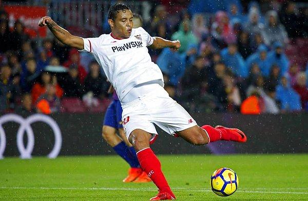 Sevilla'da forma şansı bulmakta zorlanan golcü Luis Muriel de transfer sezonunda Beşiktaş'a gelebilir. Siyah beyazlılar, menajerinin Beşiktaş'a önerdiği forvet oyuncusuna devre arasında masaya oturacağı söyleniyor.