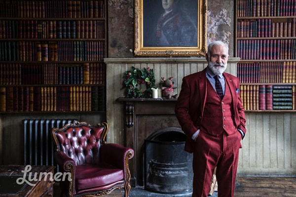 Из Пола вышел современный хипстерский Санта-Клаус.