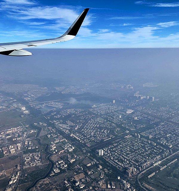 13. Hindistan'ın başkenti olan Yeni Delhi'deki hava kirliliği. Sanki bir video oyununda gibi hissettirmiyor mu?