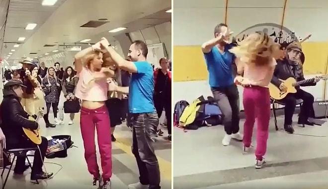 Muhteşem Görüntüler: İstanbul Metrosunda Müzik Yapan İnsanlara Danslarıyla Eşlik Eden Çift