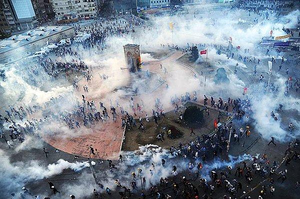 Yazısının bir bölümünde ise Gezi Parkı protestlarına katılanlar için 'başları kesilmeli' ifadesini kullandı.