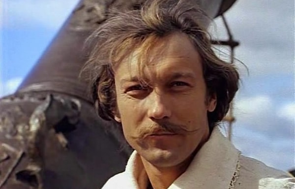 1. Какой день подарил городу герой Олега Янковского в фильме "Тот самый Мюнхгаузен"?