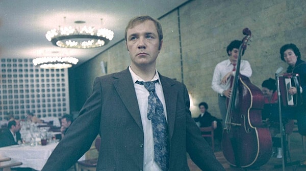 3. Дополните фразу "А ты чего не объедаешь, ... что ли?" из фильма "Афоня".