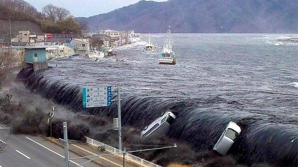 Asya'nın yarısını silecek bir tsunami faciası! Doğal afetlerle başı dertte olan Asya 2004'te bir tsunami faciası yaşamıştı ancak Baba Vanga bu sefer devasa bir tsunami bekliyor.