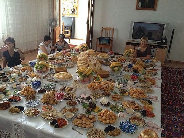 4. Такой стол накрывали в Казахстане. А как он называется?