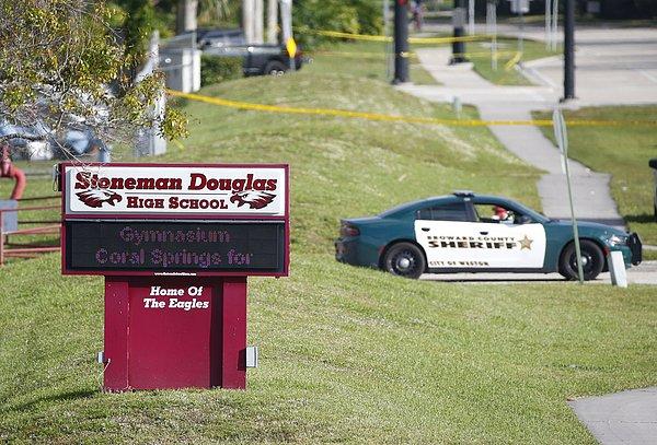 19. ABD'nin Florida eyaletine bağlı Broward kentinde, 19 yaşındaki Nikolaus Cruz tarafından eski öğrencisi olduğu liseye düzenlenen silahlı saldırıda 17 kişi hayatını kaybetti.