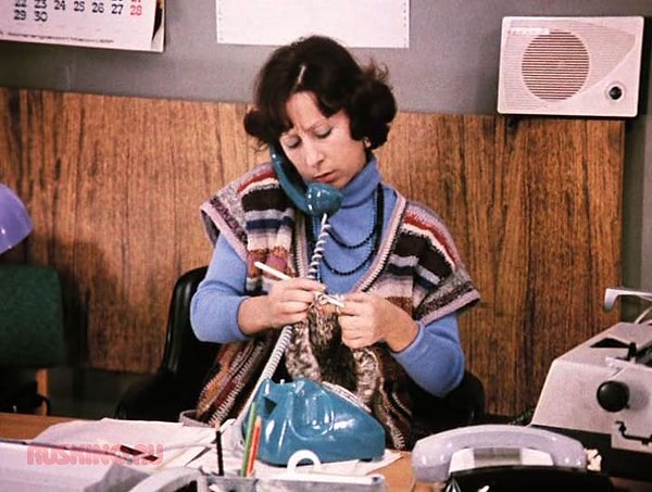 10. Какой предмет одежды "надо брать", по мнению Верочки, в противоположность оценки Людмилы Прокофьевны?