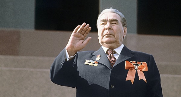 1. Кто стал преемником Брежнева на посту первого секретаря ЦК КПСС?