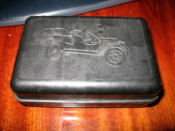 1. Что продавалось в таких коробках?