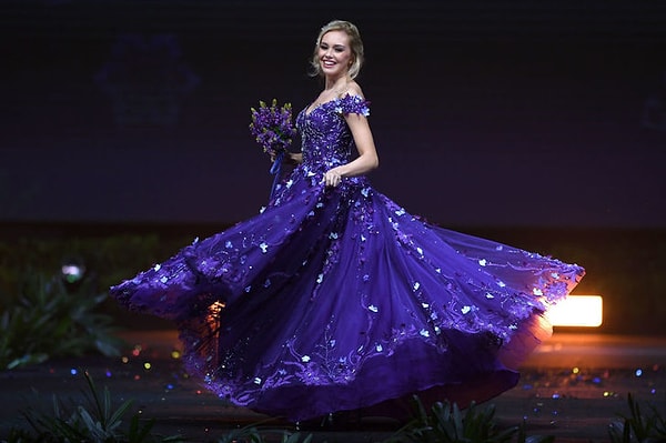 Исландия, Katrнn Lea Elenudуttir