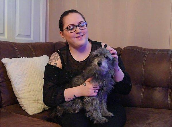 Yıllar sonra masal gibi bir olay yaşadı Nicole. Facebook'ta bulduğu köpeği almak için gittiğinde 11 yaşında bir köpekle karşılaştı ve adı da Chloe'ydi.