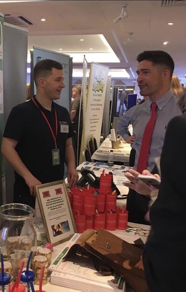 8. Руки в боки!