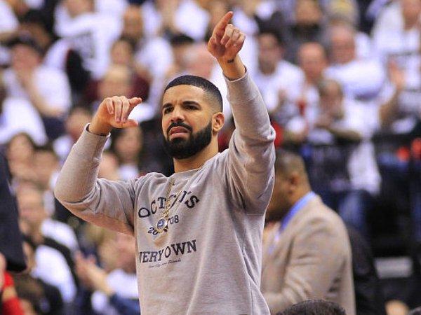 Drake bu tweetlere sadece Instagram hesabında paylaştığı gülen emojilerle cevap verdi.