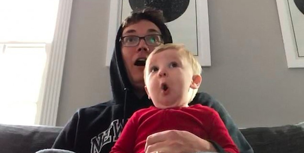 Реакция малыша, просматривающего трейлер к новому фильму "Король Лев", просто бесподобна