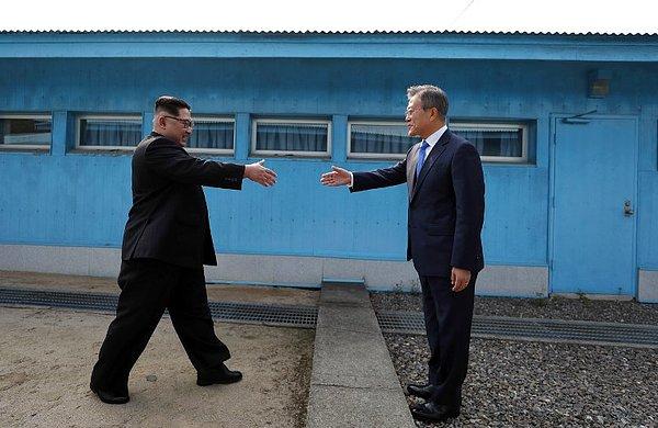 44. Kuzey Kore lideri Kim Jong-un ile Güney Kore lideri Moon Jae-in iki ülke sınırında bulunan Barış Evi'nde bir araya geldi.