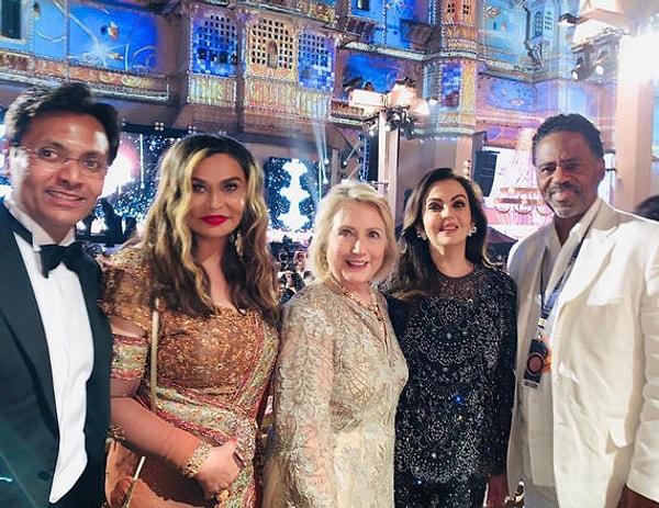 Bollywood yıldızlarının da yer aldığı düğünde Hillary Clinton da vardı.