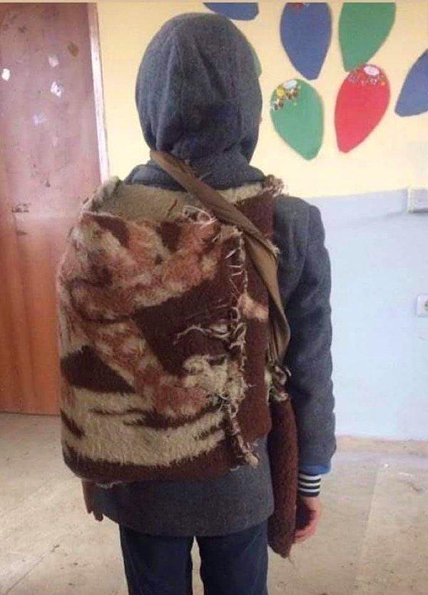 Muş'un Korkut ilçesine bağlı Çınarardı köyünde bulunan ilköğretim okulundaki bir öğrencinin çantası bu...
