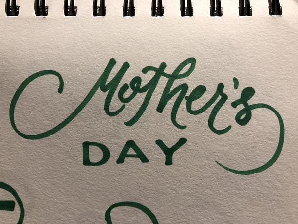 23. С Днем матери!