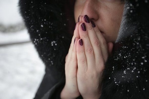 Результатом такого контакта может стать не только крапивница, покрывающая все ее тело, но анафилактический шок, который может привести к смерти! Ариана говорит, что с начала зимнего сезона ей приходится трижды в месяц ложиться в больницу.