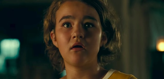 7. ''A Quiet Place''in en heyecanlı sahnesindeki ''Seni HER ZAMAN sevdim'' notu aslında basit bir ''Seni Seviyorum'' olacakmış. Bu değişikliği, oyuncu Millicent Simmonds önermiş ve John Krasinski gözyaşlarını tutamamış.