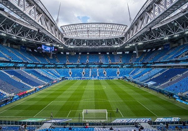 Zenit’e ev sahipliği yapan Saint-Petersburg Arena’nın mimarlığını bir çok stattın mimarı olan Kish Kurokawa tarafından tasarlanmış. 68.134 kişi seyirci kapasiteli stadın UEFA Stadyum Klasmanı'nda 5 yıldızı bulunuyor.