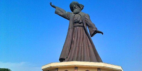 Asıl adı Muhammed Celâleddîn-i Rumi olan Mevlana, 30 Eylül 1207 tarihinde günümüzde Afganistan sınırlarında olan Harezmşahlar Devletinin Belh kentinde doğmuştur.