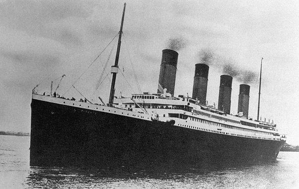 Titanic, zamanının en büyük yolcu gemisiydi ve bu talihsiz kaza yaşandığında gemide 1000'den fazla yolcu taşınıyordu.