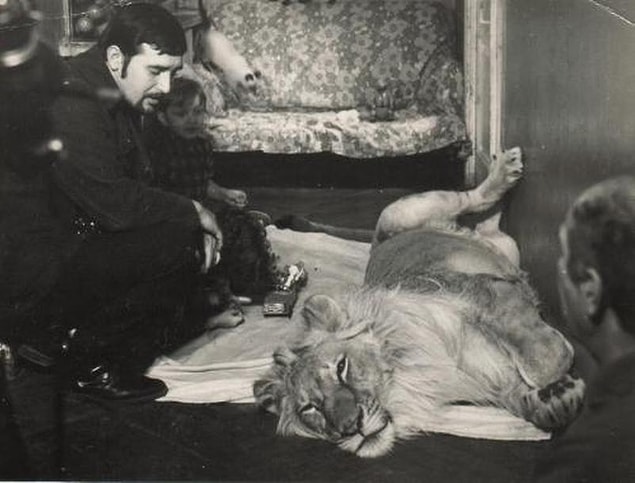 Lev ve Nina Berberov çifti 70’lerde Sovyetler Birliği’nin Bakü şehrinde yaşayan bir çiftti.