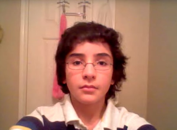 После 70-часовой работы получилось 4-минутное видео, которое показывает, как 14-летний мальчик превращается в 21-летнего парня.