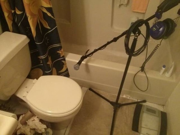 13. "Пришел домой и увидел такую установку. Кажется, мой сосед совсем сошел с ума"