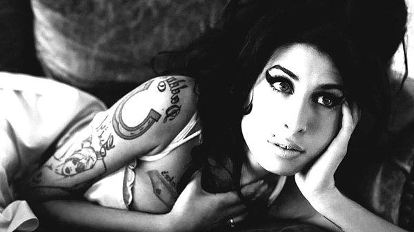 10. Amy Winehouse (14 Eylül 1983-23 Temmuz 2011)