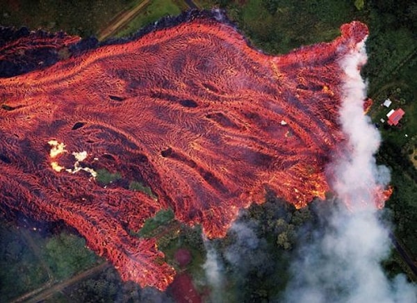 14. Извержение вулкана Килауэа на Гавайях.