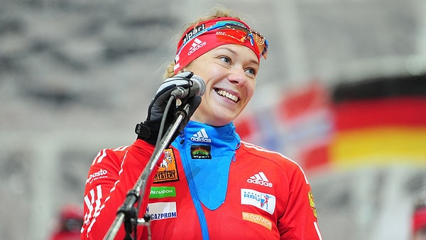 2. Знаете имя спортсменки, изображенной на фото?