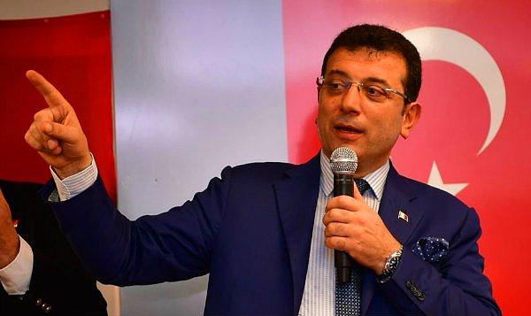 1991 yılından itibaren Beylikdüzü'nde ikamet eden İmamoğlu, 2009'da CHP Beylikdüzü İlçe Başkanı oldu, 30 Mart 2014'te de belediye başkanlığına seçildi.