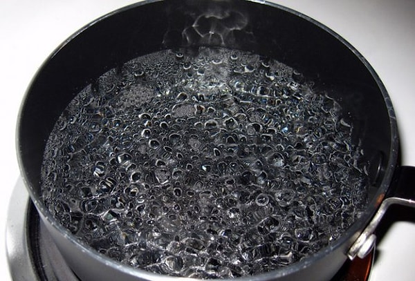 7. Как влияет соль на кипение воды?