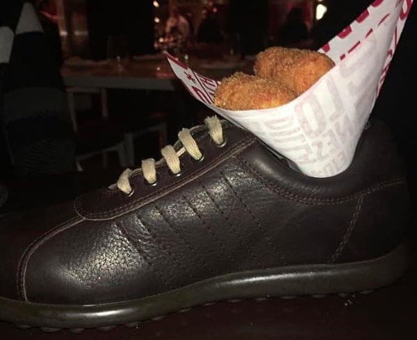 1. Почему бы не подать еду в ботинке?