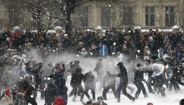 17. Такая игра в снежки может быть ну только в России 👍