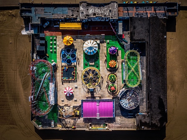 5. "Печатная плата или Ярмарка веселья" - Николас Е. Джонс (Великобритания)