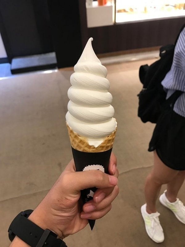 3. 🍦😍