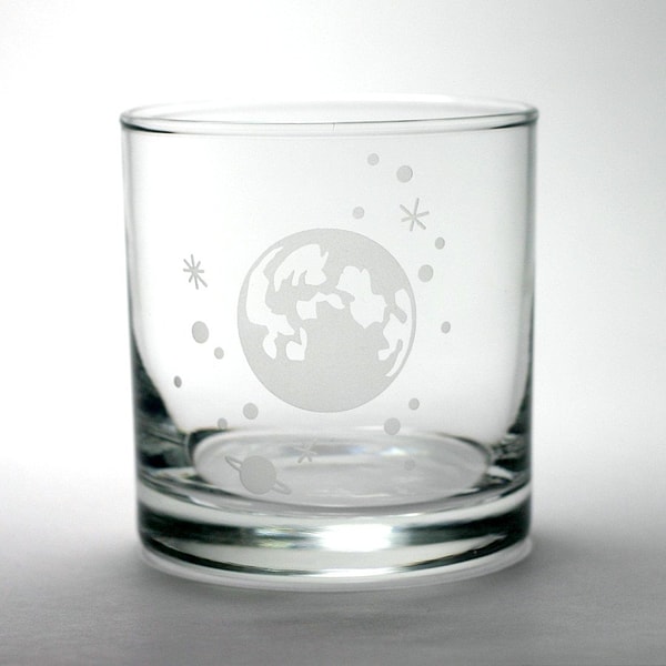 6. А что, как правило, наливают в такой бокал?