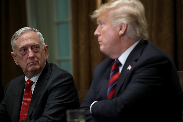 Trump, Savunma Bakanı Jim Mattis'ten Uzay Kuvvetleri Komutanlığı'nda görevlendirilecek subayların belirlenmesini istedi.