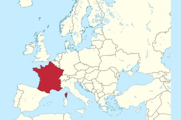 7. Какая из этих стран НЕ граничит с Францией?