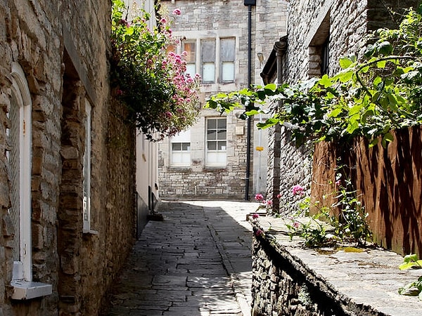 11. Какая страна самая маленькая по общей площади?