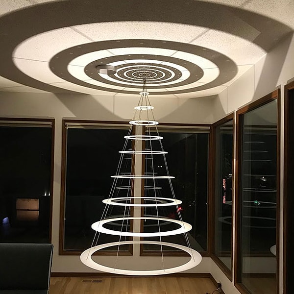 14. Ёлка для любителей НЛО?