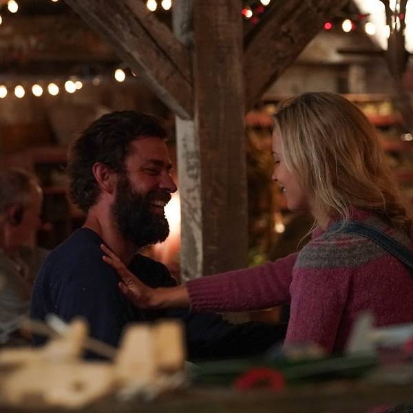 14. Джон Красински и Эмили Блант выглядели милыми даже между дублями во время съемок «Тихое место».