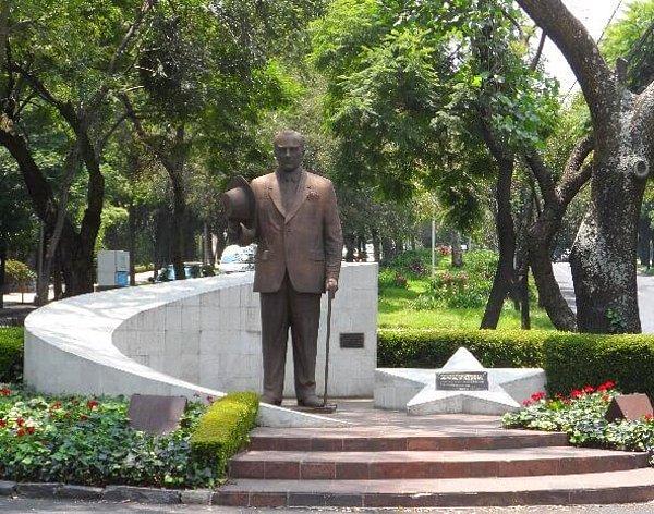 11. Atatürk'ün hangi ülkelerde anıtı var?