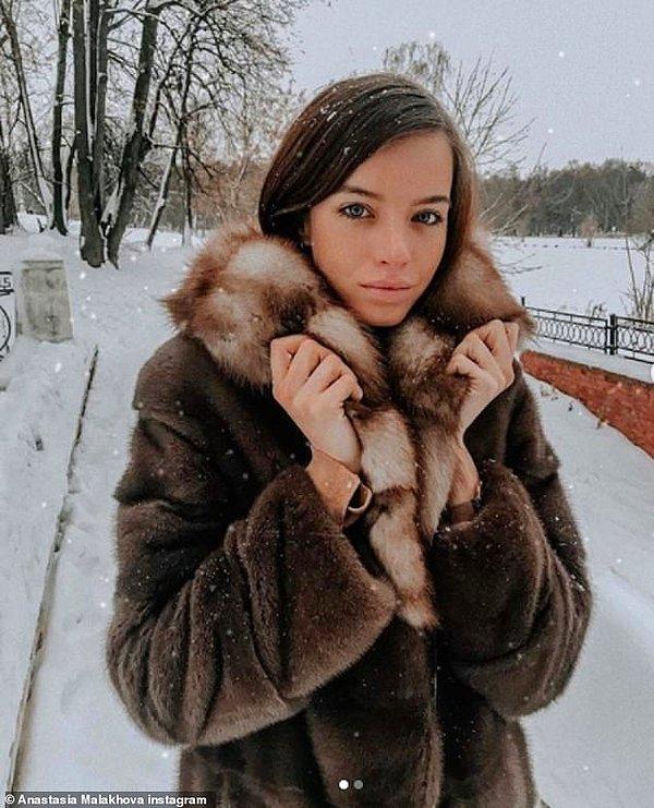 Anastasia Malakhova da ortaokulda İngiltere'ye gelmiş. Şimdi ise modellik yapıyor.