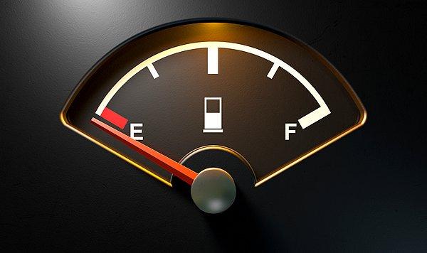 27. 13 Nisan | Peş peşe gelen zamlarla benzinin litre fiyatı 6 lirayı aştı.
