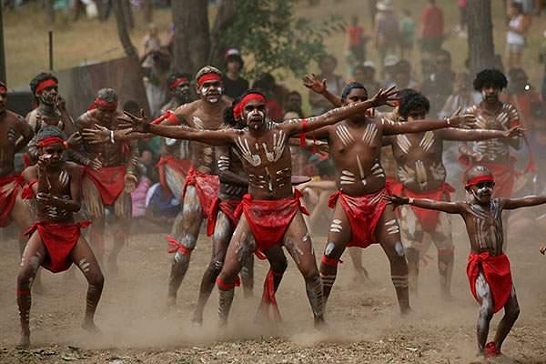 7. Коренных жителей Австралии называют: